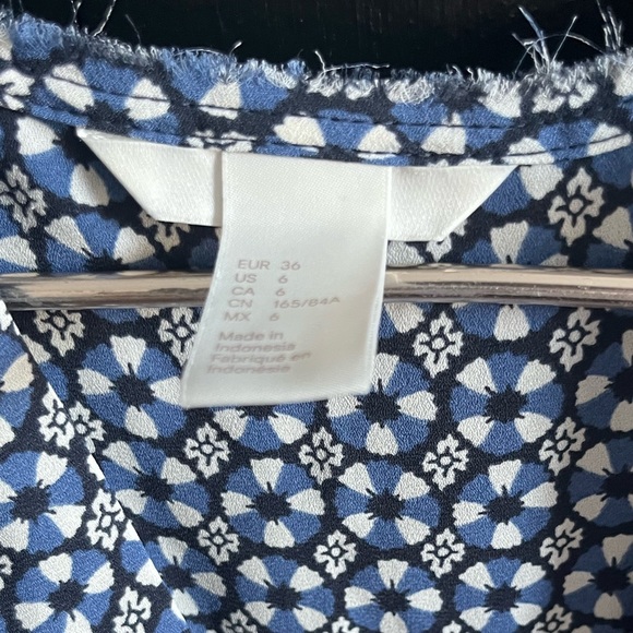 H&M top blue and black floral print - Picture 4 of 4